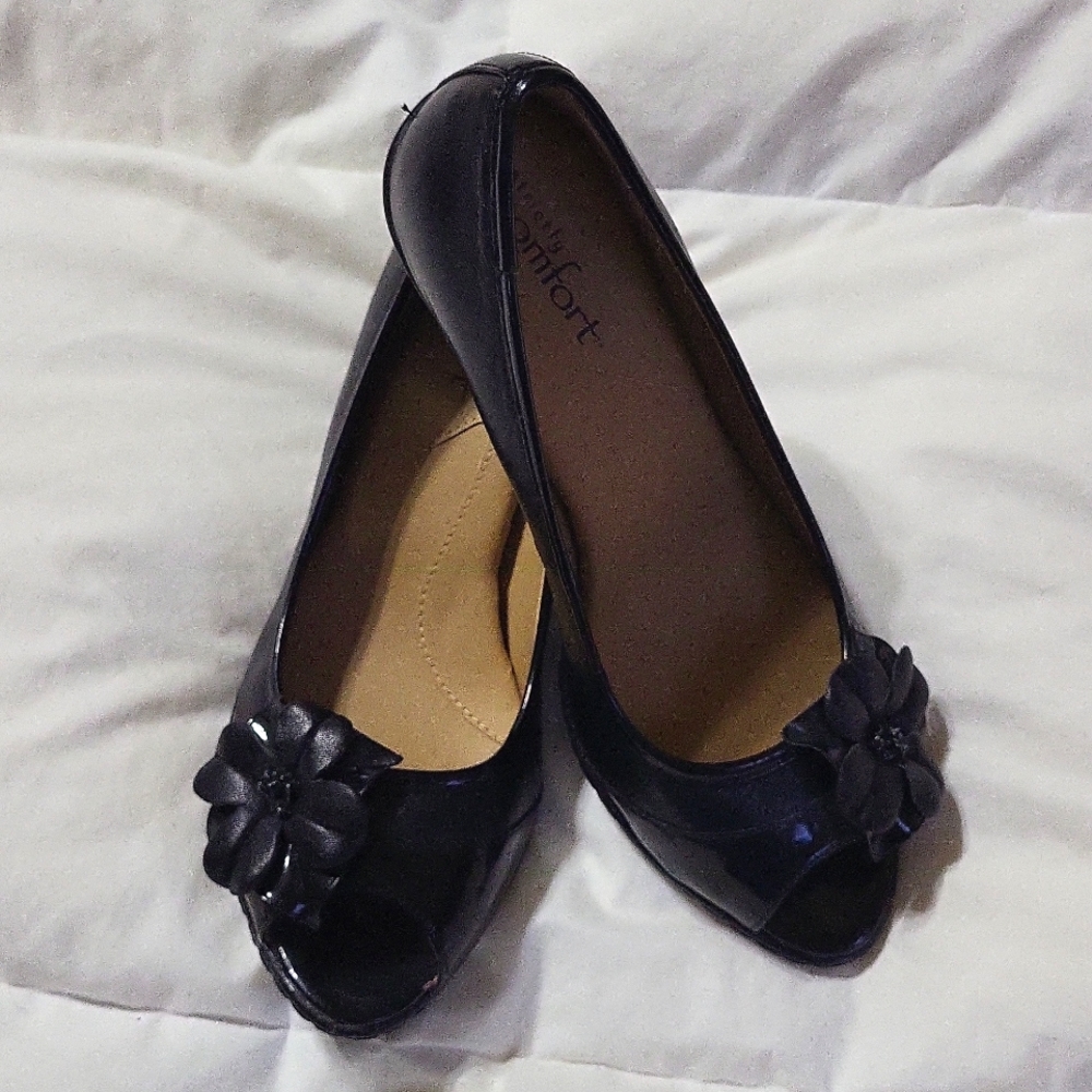 Strictly Comfort women's shoes, 6M, Black color